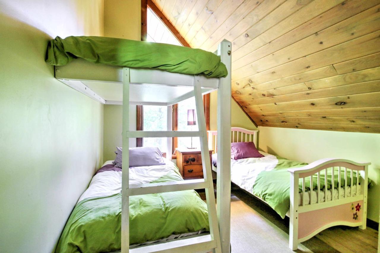 East Burke House With Deck Less Than 3 Mi To Kingdom Trails! 외부 사진