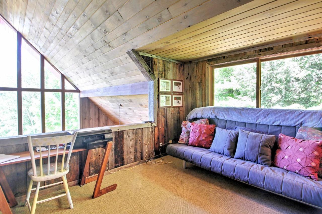 East Burke House With Deck Less Than 3 Mi To Kingdom Trails! 외부 사진